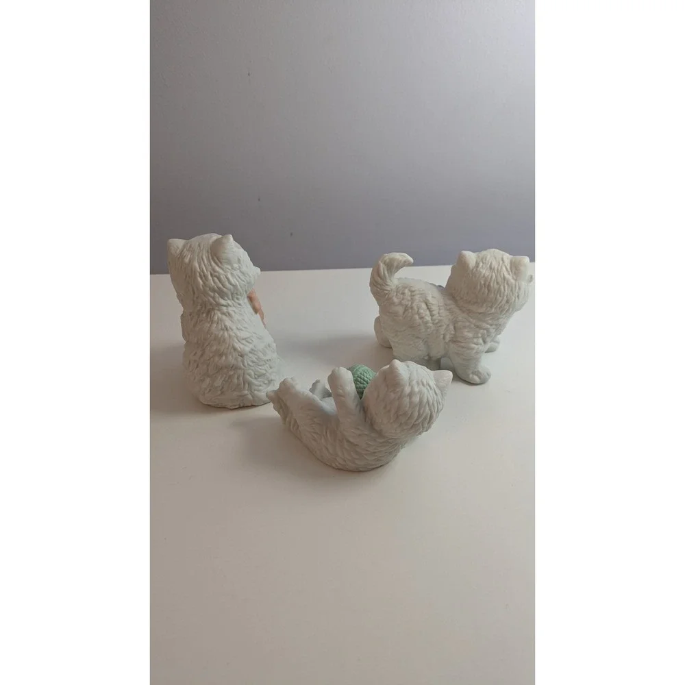 Vintage 3 White Persian‎ Cat Kittens Figurines HOMCO #1410 #1428 Blue Bow